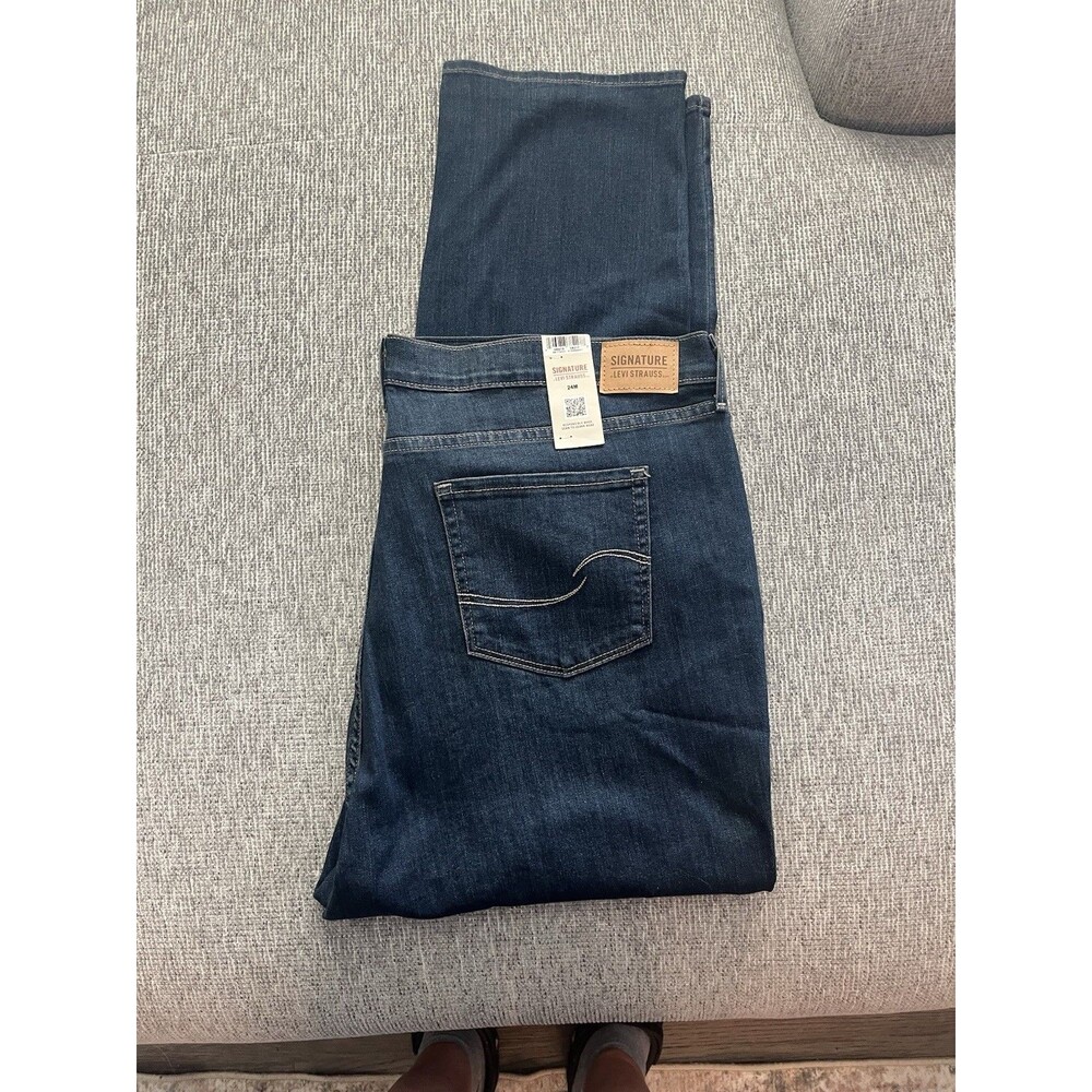 Signature Levi Strauss High-Rise Straight Leg Jeans Women’s Plus Size 24 M NWT!